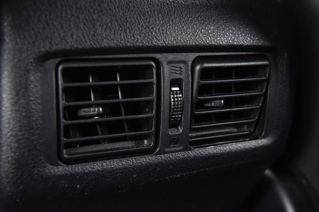 Toyota 4Runner Vehicle Full-screen Gallery Image 19