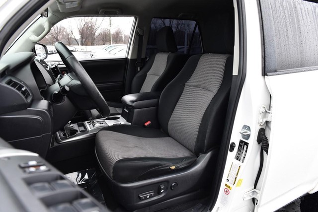 Toyota 4Runner Vehicle Image 16