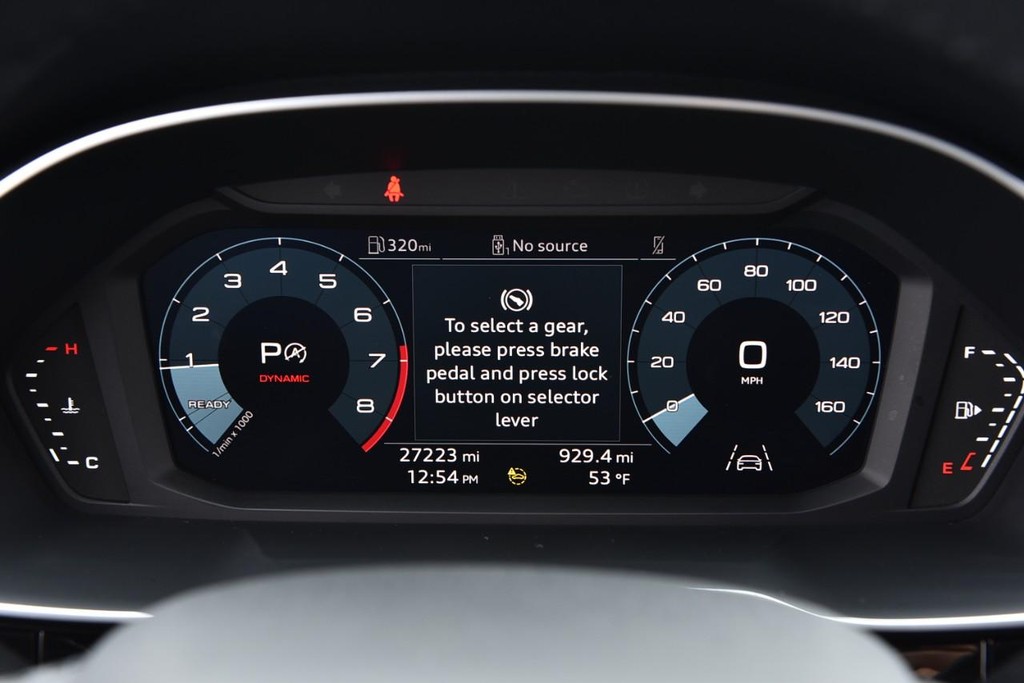 Audi Q3 Vehicle Full-screen Gallery Image 12