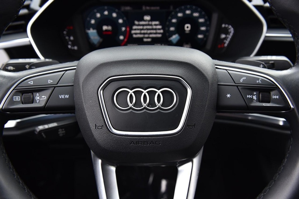 Audi Q3 Vehicle Full-screen Gallery Image 17