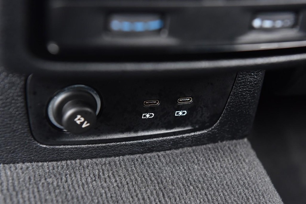 Audi Q3 Vehicle Full-screen Gallery Image 23