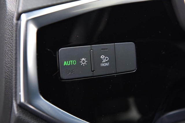 Audi Q3 Vehicle Image 11