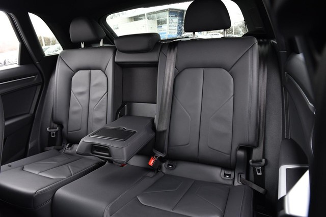 Audi Q3 Vehicle Image 21