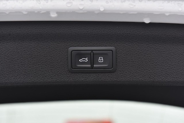 Audi Q3 Vehicle Image 25