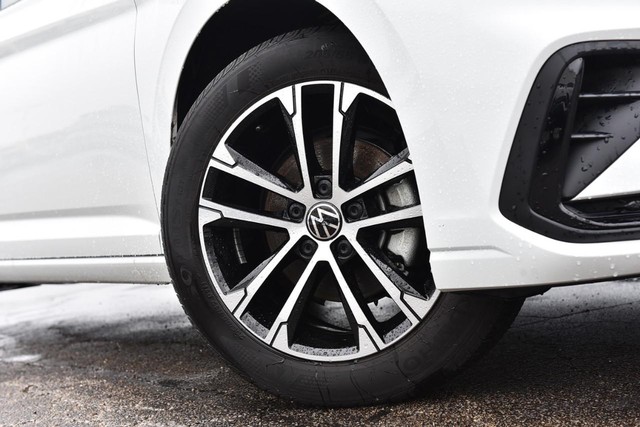 Volkswagen Jetta Vehicle Image 03