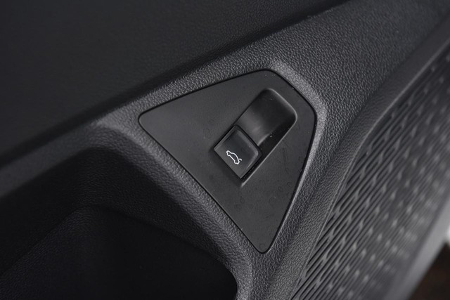 Volkswagen Jetta Vehicle Image 09