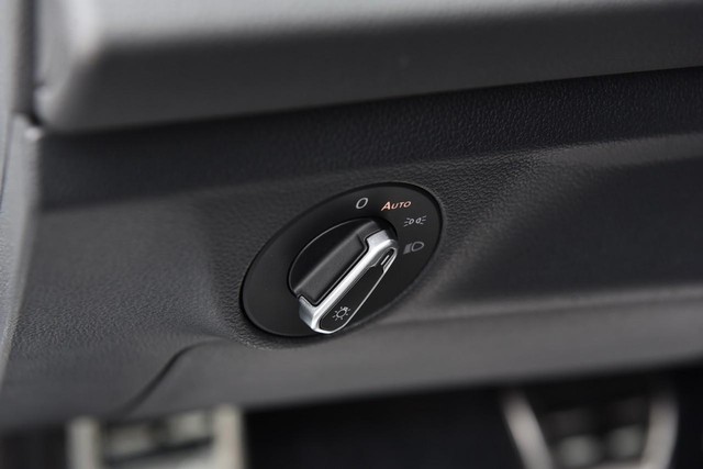 Volkswagen Jetta Vehicle Image 11