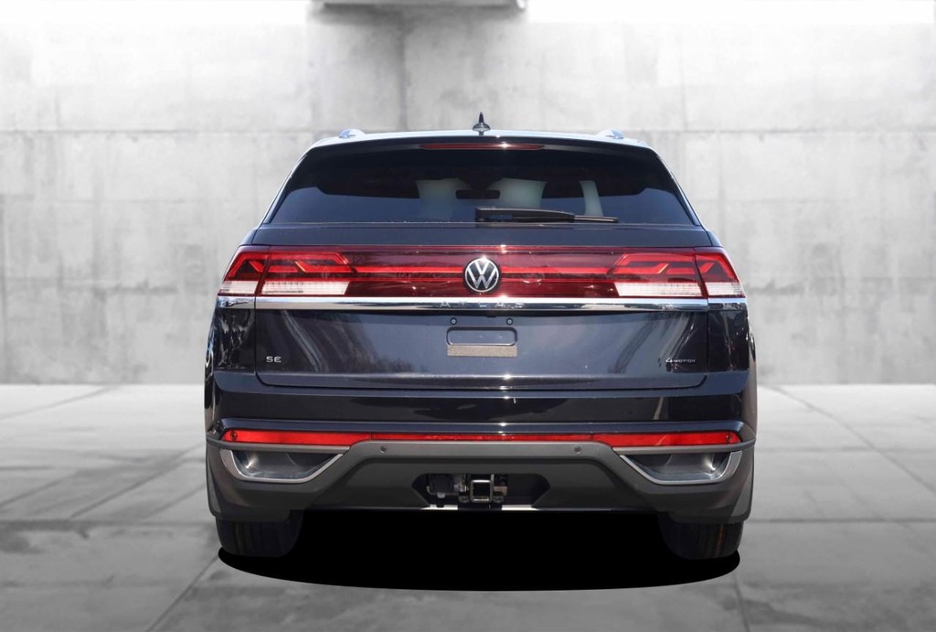 Volkswagen Atlas Cross Sport Vehicle Full-screen Gallery Image 6