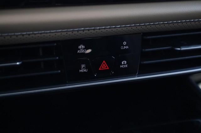 Volkswagen Atlas Cross Sport Vehicle Image 16