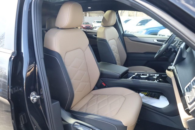 Volkswagen Atlas Cross Sport Vehicle Image 19