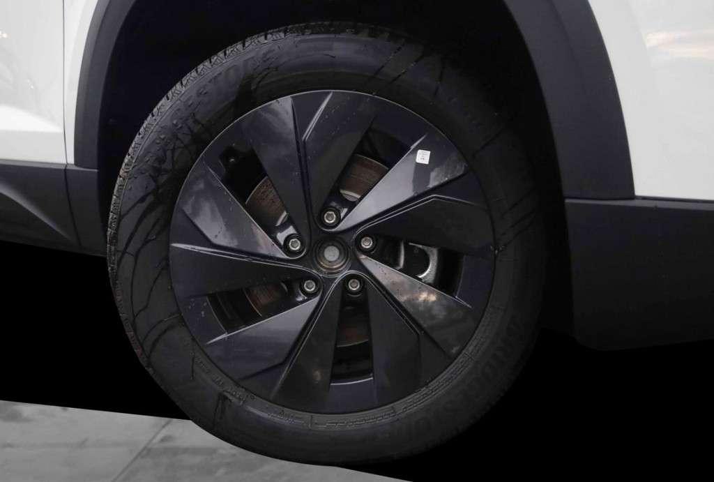 Volkswagen Taos Vehicle Full-screen Gallery Image 3