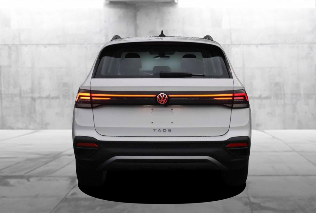 Volkswagen Taos Vehicle Full-screen Gallery Image 6