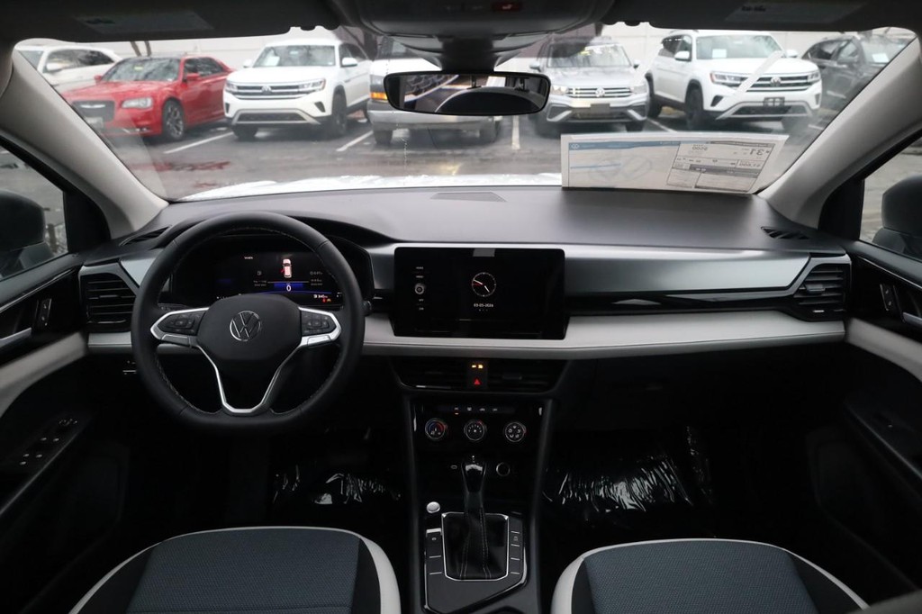 Volkswagen Taos Vehicle Full-screen Gallery Image 7