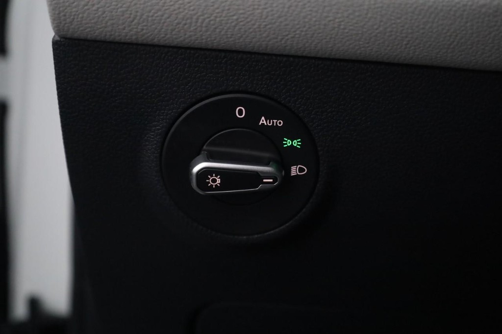 Volkswagen Taos Vehicle Full-screen Gallery Image 10