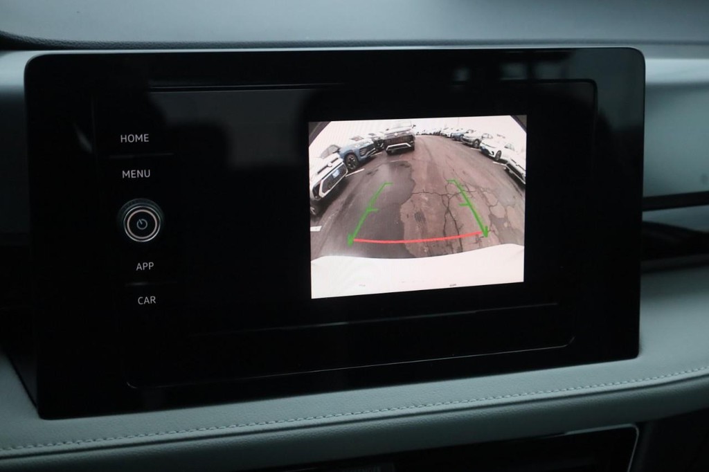 Volkswagen Taos Vehicle Full-screen Gallery Image 13