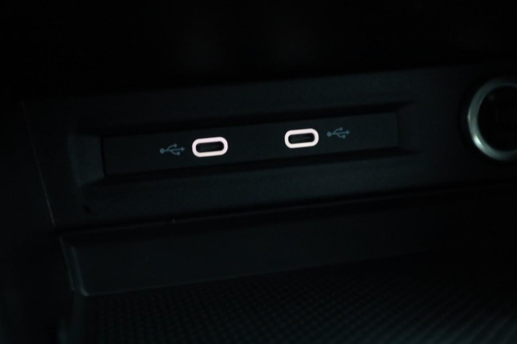 Volkswagen Taos Vehicle Full-screen Gallery Image 15