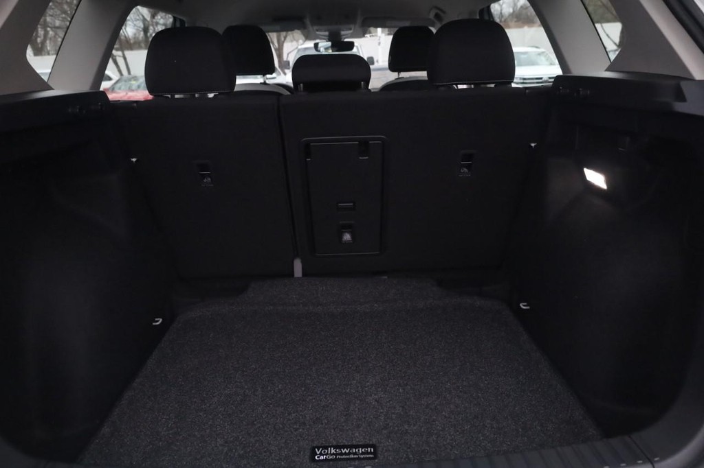 Volkswagen Taos Vehicle Full-screen Gallery Image 20