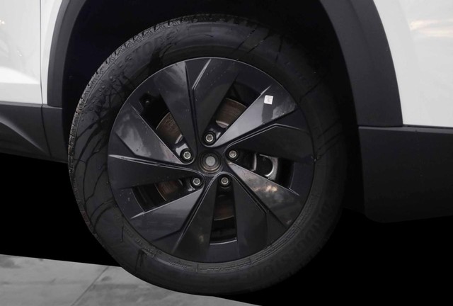 Volkswagen Taos Vehicle Image 03