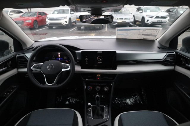 Volkswagen Taos Vehicle Image 07