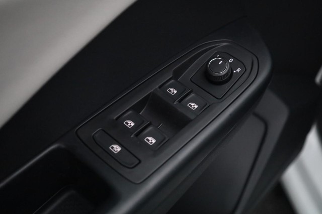 Volkswagen Taos Vehicle Image 09