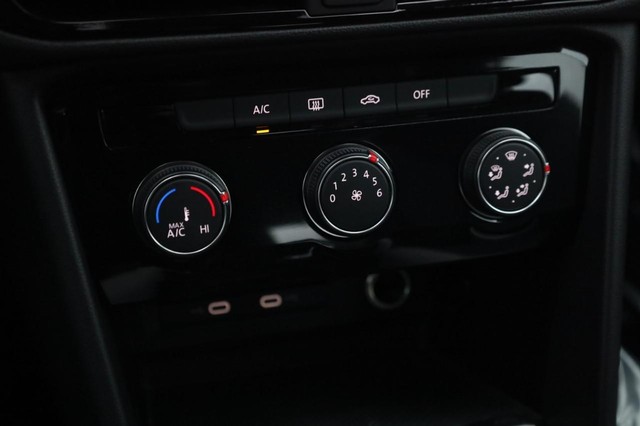 Volkswagen Taos Vehicle Image 14