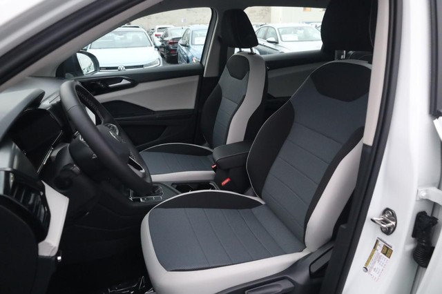 Volkswagen Taos Vehicle Image 17