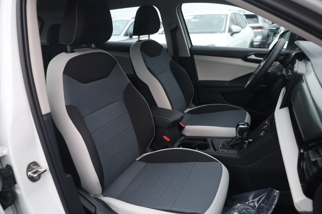 Volkswagen Taos Vehicle Image 18