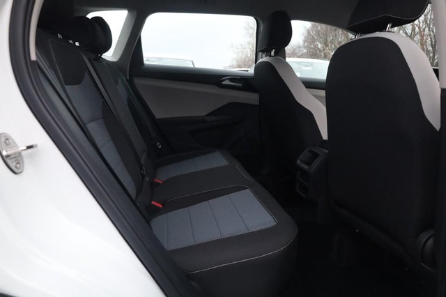 Volkswagen Taos Vehicle Image 19