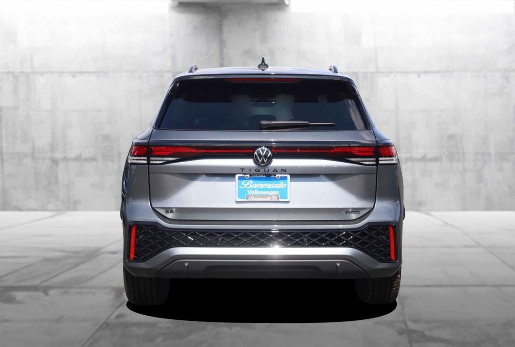 Volkswagen Tiguan Vehicle Full-screen Gallery Image 6