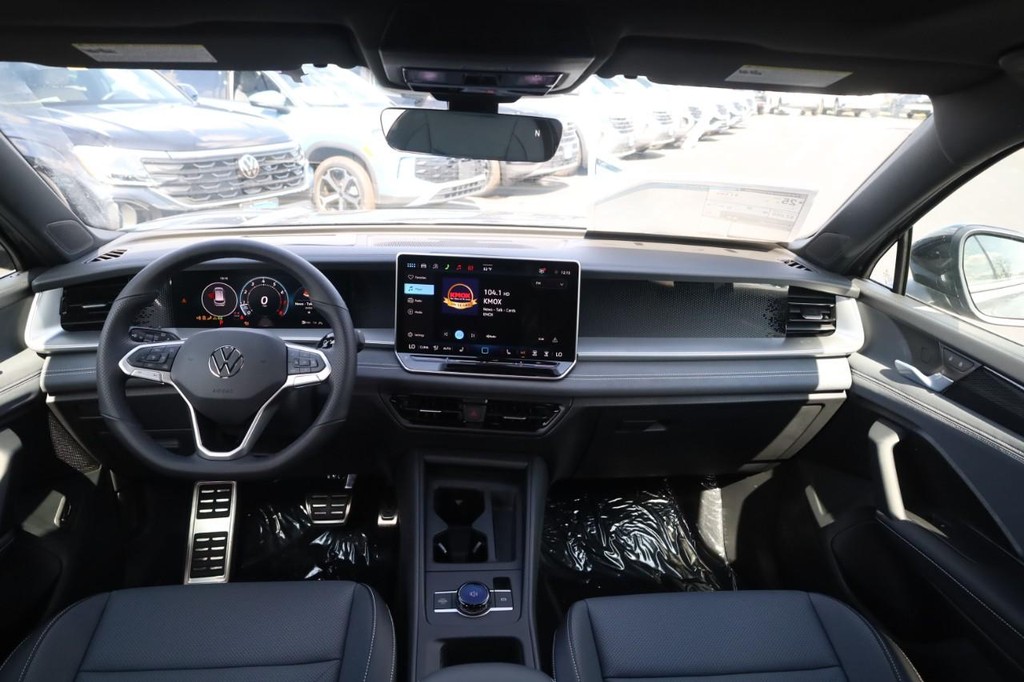 Volkswagen Tiguan Vehicle Full-screen Gallery Image 7