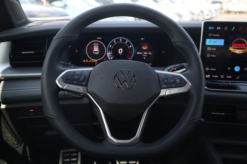 Volkswagen Tiguan Vehicle Full-screen Gallery Image 8