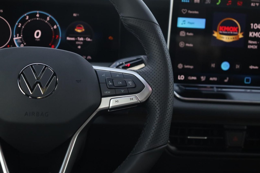 Volkswagen Tiguan Vehicle Full-screen Gallery Image 9