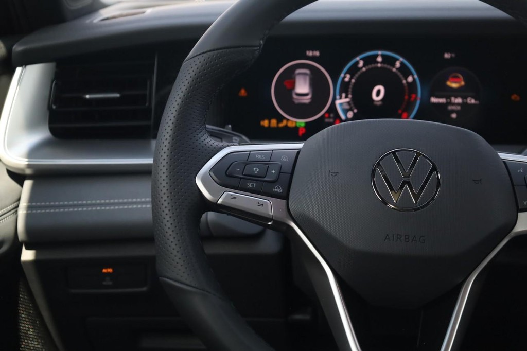 Volkswagen Tiguan Vehicle Full-screen Gallery Image 10