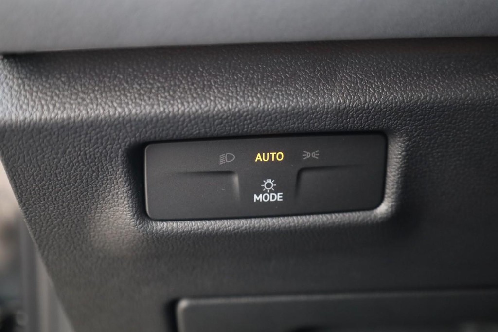 Volkswagen Tiguan Vehicle Full-screen Gallery Image 13