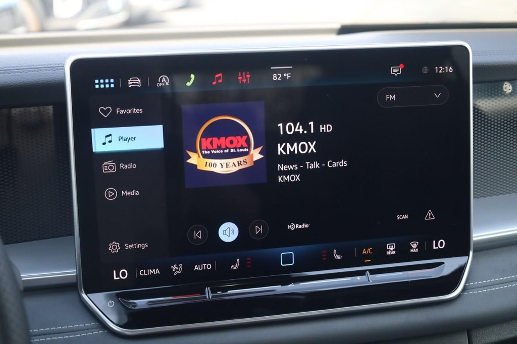 Volkswagen Tiguan Vehicle Full-screen Gallery Image 15