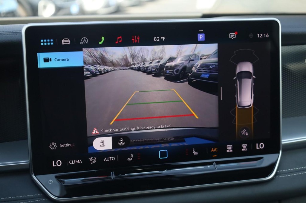 Volkswagen Tiguan Vehicle Full-screen Gallery Image 16