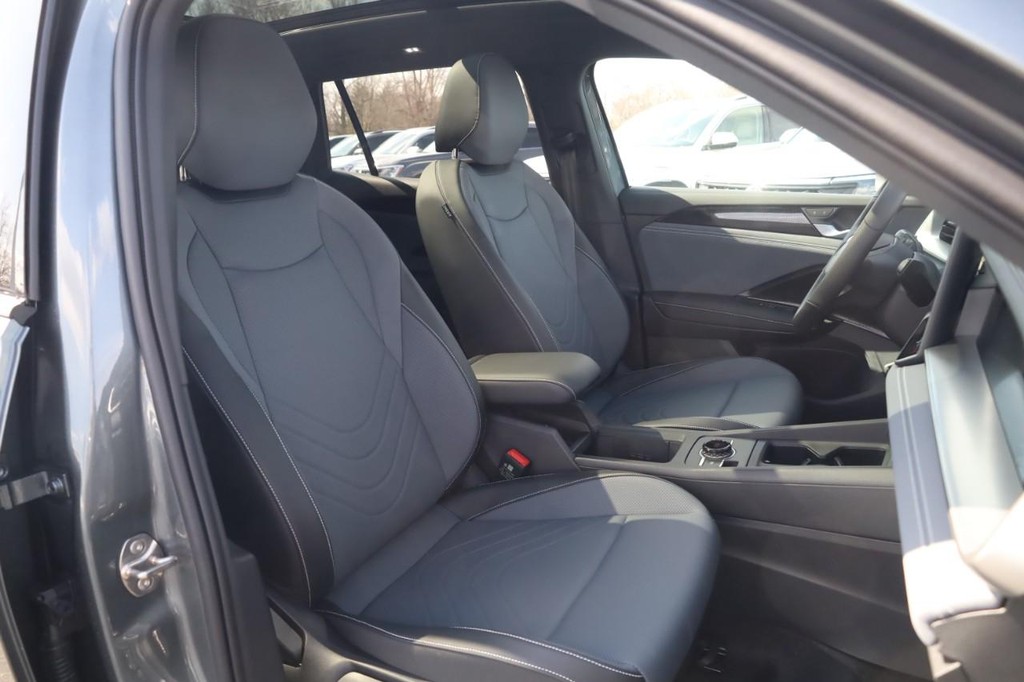 Volkswagen Tiguan Vehicle Full-screen Gallery Image 19