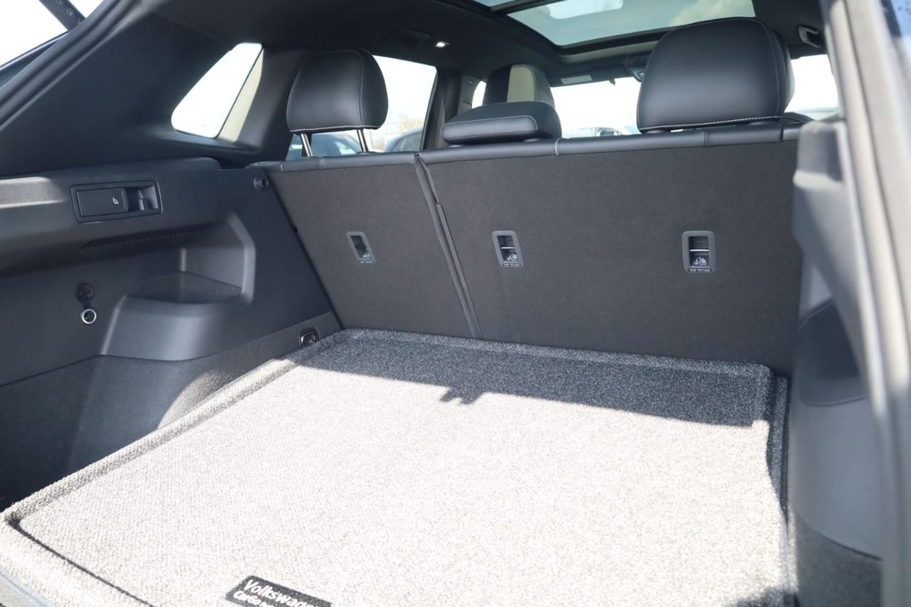 Volkswagen Tiguan Vehicle Full-screen Gallery Image 22