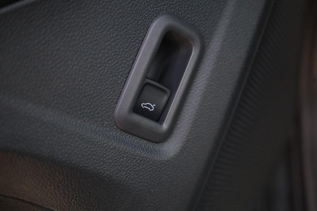 Volkswagen Tiguan Vehicle Image 12