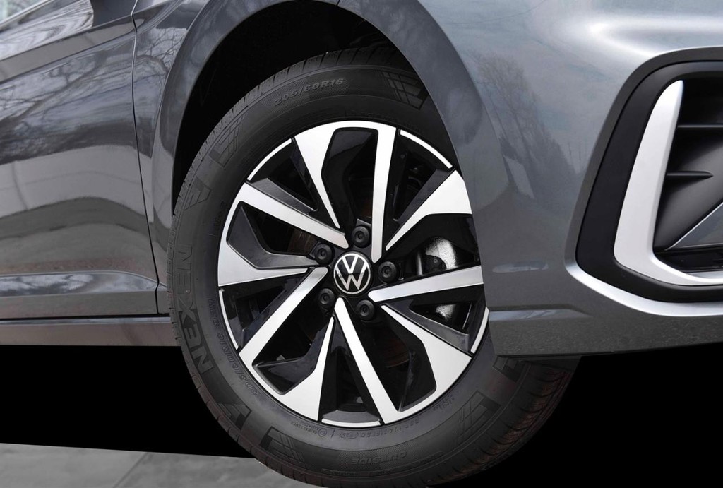 Volkswagen Jetta Vehicle Full-screen Gallery Image 3