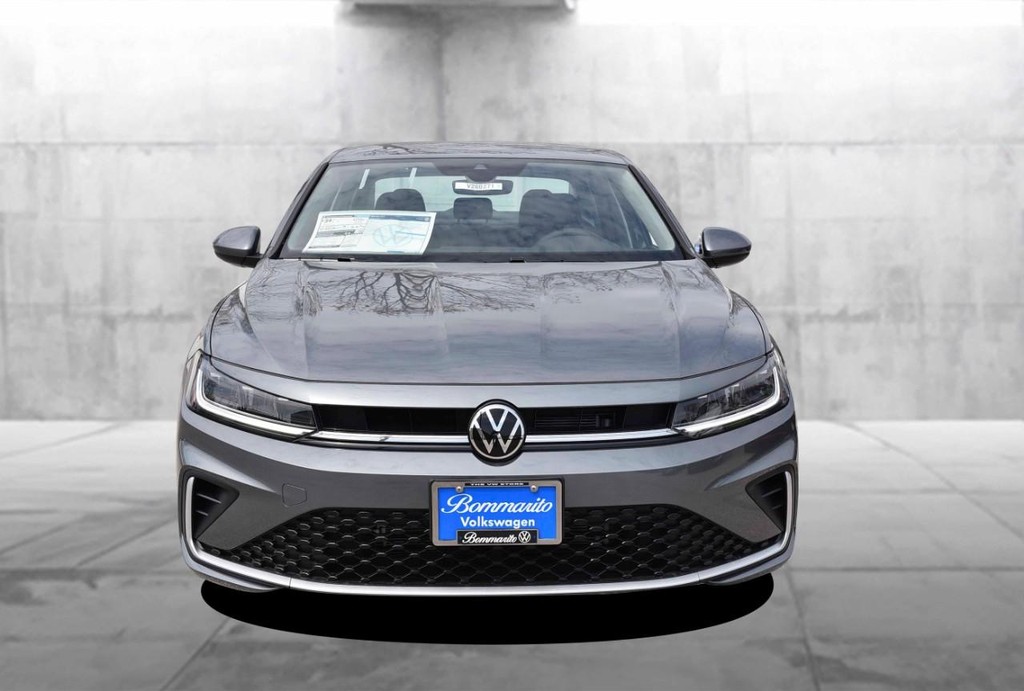 Volkswagen Jetta Vehicle Full-screen Gallery Image 4