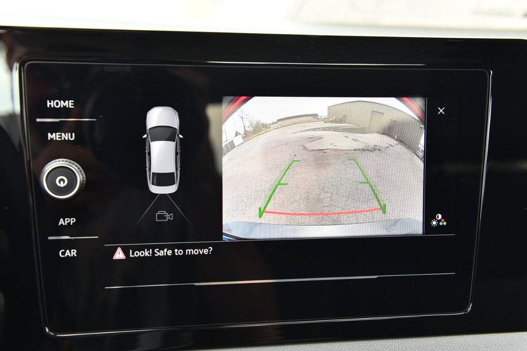 Volkswagen Jetta Vehicle Full-screen Gallery Image 13