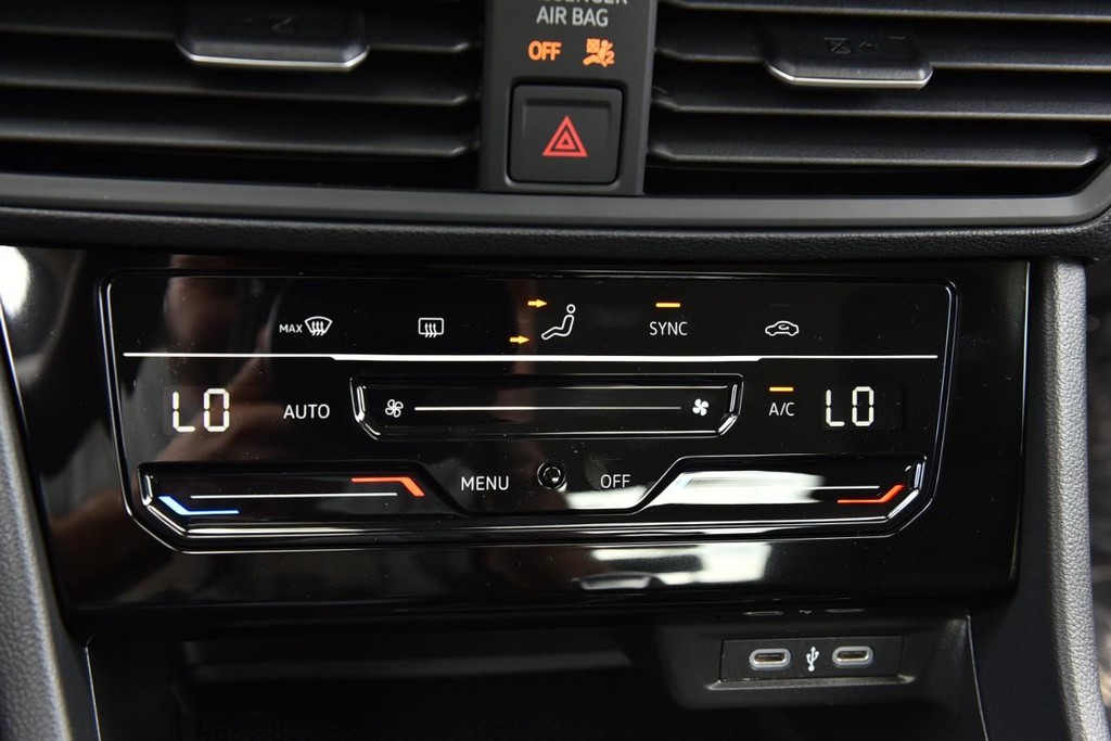 Volkswagen Jetta Vehicle Full-screen Gallery Image 15