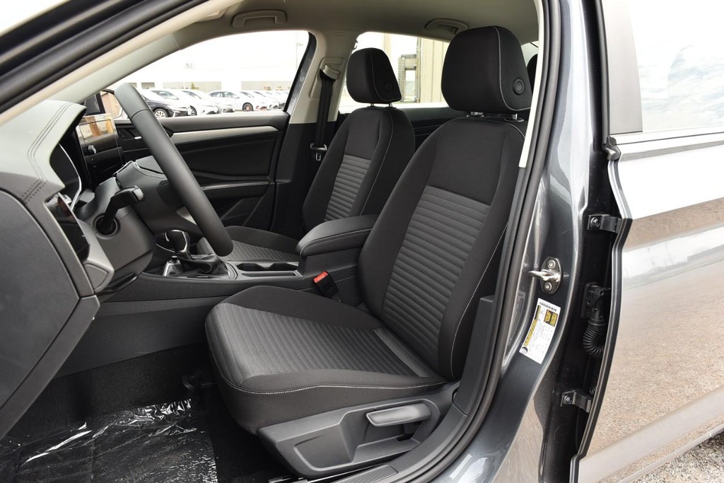 Volkswagen Jetta Vehicle Full-screen Gallery Image 19