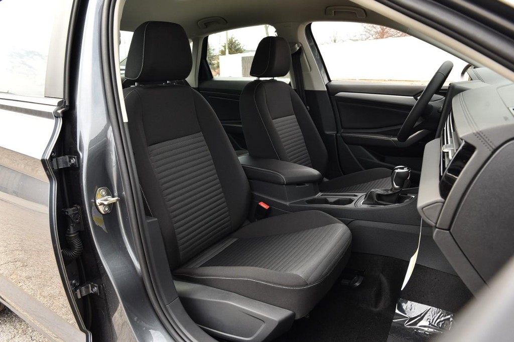 Volkswagen Jetta Vehicle Full-screen Gallery Image 20