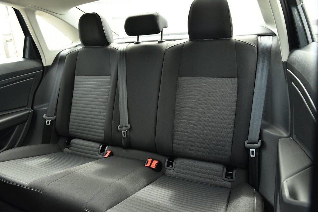 Volkswagen Jetta Vehicle Full-screen Gallery Image 21