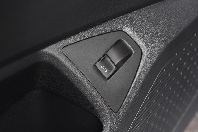 Volkswagen Jetta Vehicle Image 09