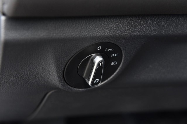 Volkswagen Jetta Vehicle Image 11