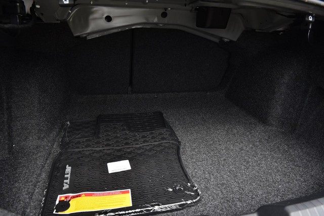 Volkswagen Jetta Vehicle Image 22