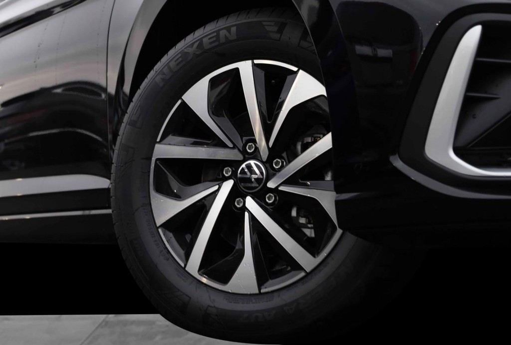 Volkswagen Jetta Vehicle Full-screen Gallery Image 3